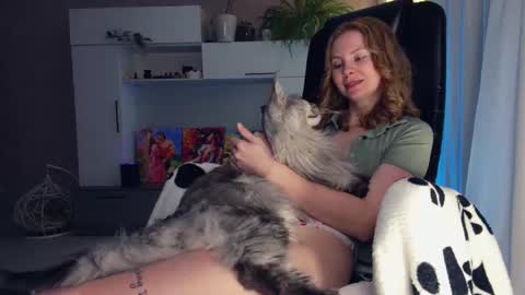 Snapshot of cuddle_kitten chatting on December 19, 2:46 pm Alexia online show from December 19, 2:46 pm