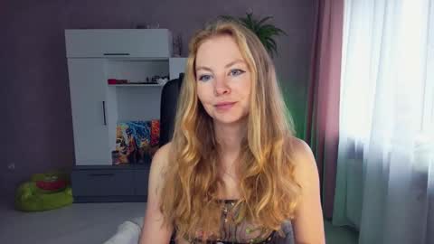 Snapshot of cuddle_kitten chatting on October 19, 6:47 am Alexia online show from October 19, 6:47 am