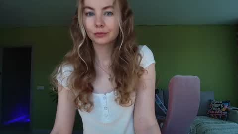 Snapshot of cuddle_kitten chatting on June 10, 6:12 am Alexia online show from June 10, 6:12 am