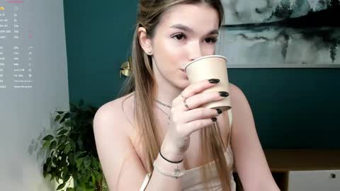 Snapshot of cuddles_jane chatting on May 22, 7:26 am Silvia online show from May 22, 7:26 am