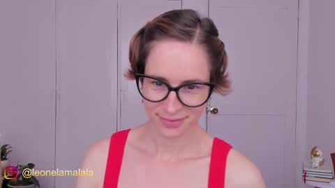 Snapshot of cuddlingbunnny chatting on October 14, 5:47 pm Leonela online show from October 14, 5:47 pm
