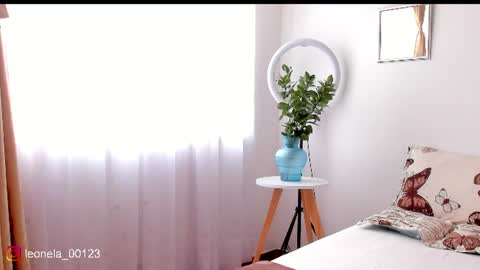 Snapshot of cuddlingbunnny chatting on June 27, 7:19 pm Leonela online show from June 27, 7:19 pm