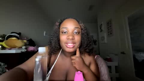 Snapshot of cum4maxsgirl chatting on May 9, 1:33 am cutiecamgirl 3 online show from May 9, 1:33 am