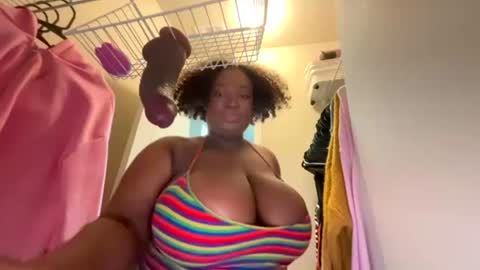 Snapshot of cum4maxsgirl chatting on July 29, 8:29 pm cutiecamgirl 3 online show from July 29, 8:29 pm