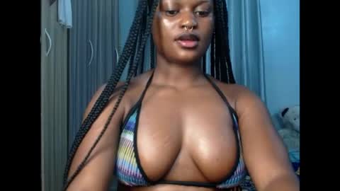Snapshot of cum_ebony_petitxx chatting on April 18, 7:34 am cath online show from April 18, 7:34 am