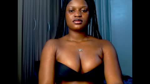 Snapshot of cum_ebony_petitxx chatting on April 21, 7:03 am cath online show from April 21, 7:03 am