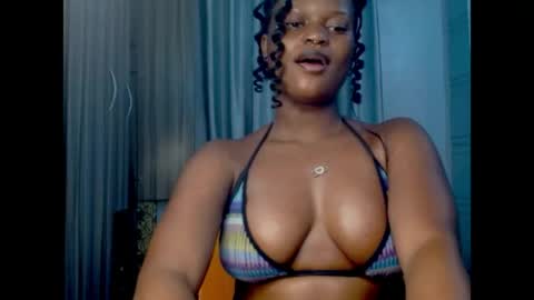 Snapshot of cum_ebony_petitxx chatting on April 25, 6:49 am cath online show from April 25, 6:49 am