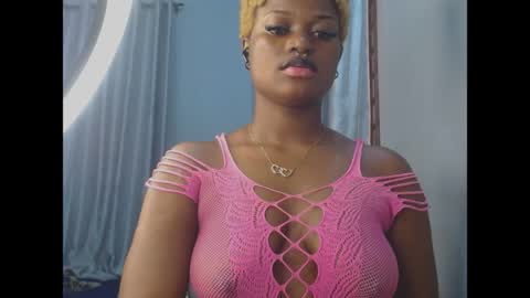 Snapshot of cum_ebony_petitxx chatting on June 16, 6:49 am cath online show from June 16, 6:49 am