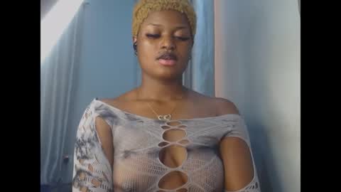 Snapshot of cum_ebony_petitxx chatting on June 29, 10:15 am cath online show from June 29, 10:15 am