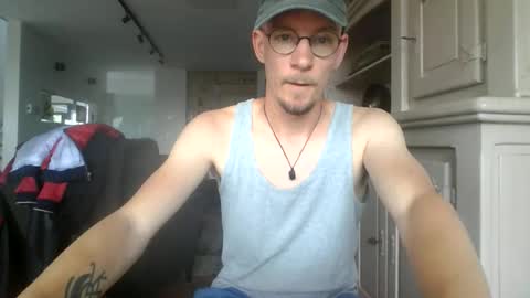 Snapshot of cum_swallow_bi chatting on May 10, 9:58 am cum_swallow_bi online show from May 10, 9:58 am