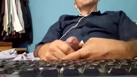 Snapshot of cumbian_chero chatting on June 2, 12:51 pm cumbian_chero online show from June 2, 12:51 pm