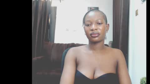 Snapshot of cumebony_petit chatting on April 23, 3:36 pm cumebony_petit online show from April 23, 3:36 pm
