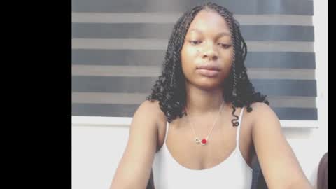 Snapshot of cumebony_petit chatting on May 4, 5:25 am cumebony_petit online show from May 4, 5:25 am