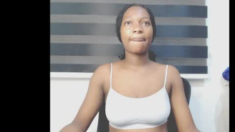 Snapshot of cumebony_petit chatting on May 15, 6:09 am cumebony_petit online show from May 15, 6:09 am