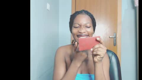 Snapshot of cumebony_petit chatting on May 18, 6:08 am cumebony_petit online show from May 18, 6:08 am