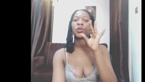 Snapshot of cumebony_petit chatting on May 19, 6:53 am cumebony_petit online show from May 19, 6:53 am