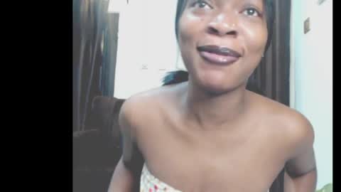 Snapshot of cumebony_petit chatting on May 28, 7:05 am cumebony_petit online show from May 28, 7:05 am