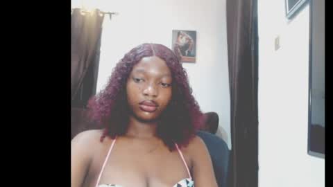Snapshot of cumebony_petit chatting on June 18, 9:14 am cumebony_petit online show from June 18, 9:14 am
