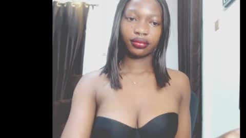 Snapshot of cumebony_petit chatting on June 21, 6:27 am cumebony_petit online show from June 21, 6:27 am