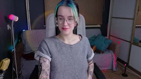 Snapshot of cumpotikeve chatting on October 13, 3:17 am CUMpotikEve online show from October 13, 3:17 am