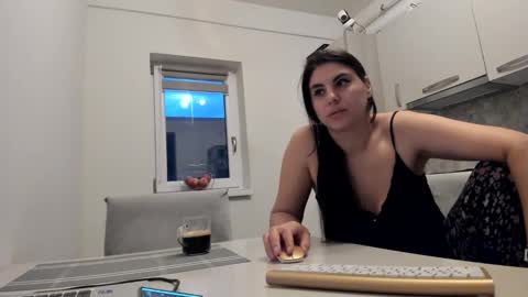 Snapshot of cuplu29 chatting on May 31, 2:31 am maria alex online show from May 31, 2:31 am