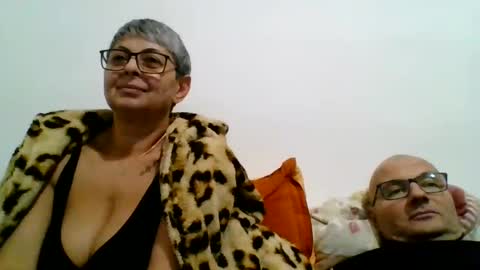 Snapshot of cuplu4346529860 chatting on December 19, 8:34 pm couple online show from December 19, 8:34 pm