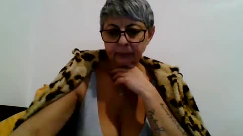 Snapshot of cuplu4346529860 chatting on January 3, 5:53 pm couple online show from January 3, 5:53 pm