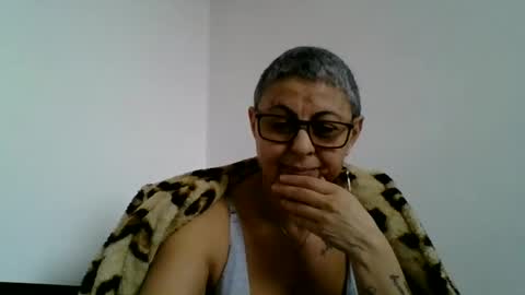 Snapshot of cuplu4346529860 chatting on January 31, 10:20 am couple online show from January 31, 10:20 am