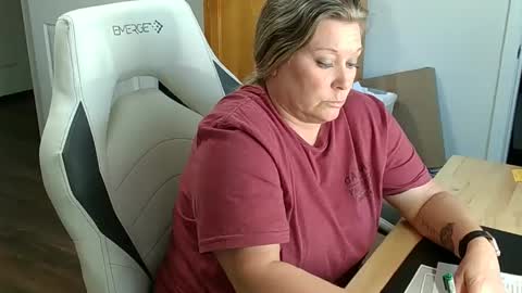 Snapshot of curiouscouple3143 chatting on February 4, 7:33 pm curious couple online show from February 4, 7:33 pm