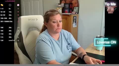 Snapshot of curiouscouple3143 chatting on February 25, 3:38 pm curious couple online show from February 25, 3:38 pm