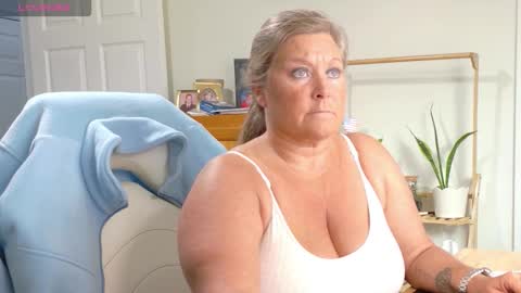 Snapshot of curiouscouple3143 chatting on February 11, 6:35 pm curious couple online show from February 11, 6:35 pm