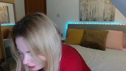 FREE Instagram dancingneighbour online show from February 28, 11:39 pm