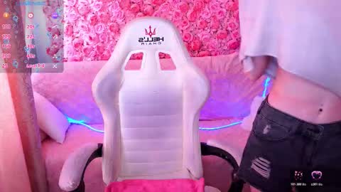 Snapshot of curleyblueeyes chatting on March 30, 12:39 pm curleyblueeyes online show from March 30, 12:39 pm