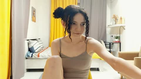 Snapshot of curlixiee chatting on June 8, 11:27 pm Kira online show from June 8, 11:27 pm