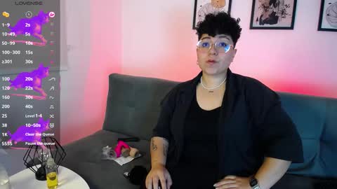 Snapshot of curly_cam_queen chatting on October 12, 11:48 pm Bruna  online show from October 12, 11:48 pm