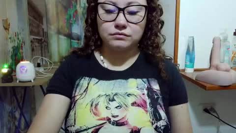 Snapshot of curly_greeneyed chatting on April 23, 2:24 am Vannesa online show from April 23, 2:24 am