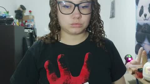 Snapshot of curly_greeneyed chatting on June 3, 12:02 am Vannesa online show from June 3, 12:02 am