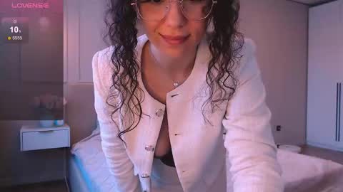 Snapshot of curly_jade_ chatting on May 16, 3:00 pm curly_jade_ online show from May 16, 3:00 pm