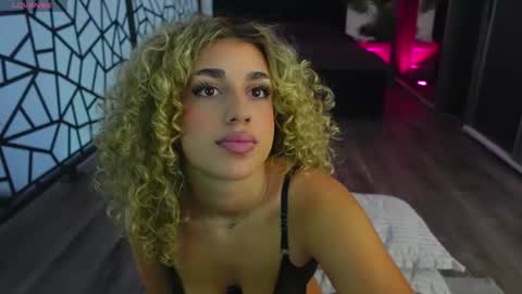 Snapshot of curlyanto chatting on July 17, 7:04 am Antonia online show from July 17, 7:04 am
