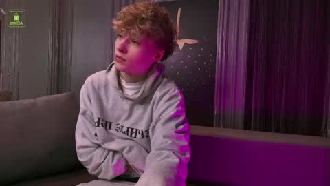 Snapshot of curlytwinkboy chatting on April 22, 4:15 am KEVIN online show from April 22, 4:15 am