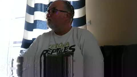 Snapshot of curtus14 chatting on April 4, 9:18 am curtus14 online show from April 4, 9:18 am