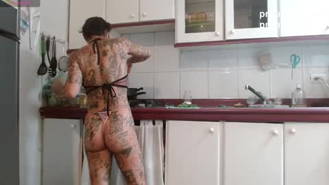 Snapshot of curuba_ chatting on December 12, 5:37 pm Curuba online show from December 12, 5:37 pm