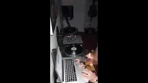 curvelover1977 online show from December 21, 2:08 am