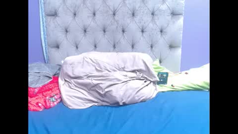 Snapshot of curveychubbyzoe chatting on December 14, 2:39 am curveychubbyzoe online show from December 14, 2:39 am