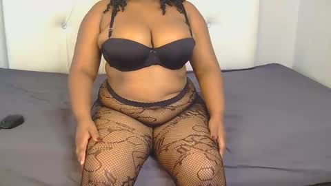 Snapshot of curvy_cumbucket chatting on September 15, 6:52 pm curvy_cumbucket online show from September 15, 6:52 pm