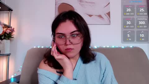 Snapshot of curvy_janie chatting on April 11, 4:50 am Jane online show from April 11, 4:50 am