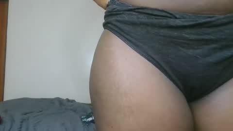 Snapshot of curvy_melvs chatting on March 2, 4:47 am mel online show from March 2, 4:47 am