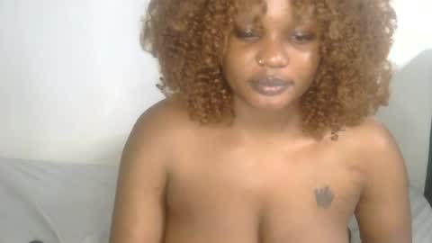 Snapshot of curvy_vee chatting on June 26, 11:31 pm vee online show from June 26, 11:31 pm