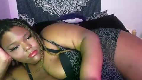 Snapshot of curvybcelinemixe chatting on February 13, 12:13 am Cline  online show from February 13, 12:13 am