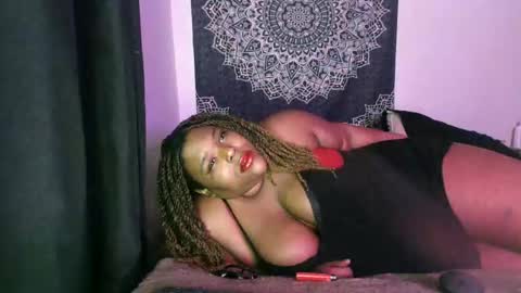Snapshot of curvybcelinemixe chatting on February 23, 3:45 am Cline  online show from February 23, 3:45 am